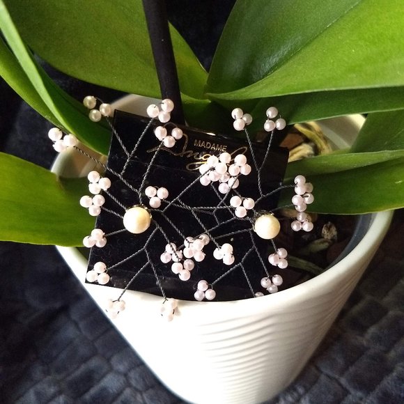 Vintage Jewelry - Vintage 80s delicate spray of 'pearls' statement earrings NWT